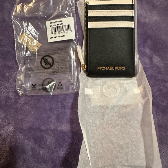 Michael Kors Black and Cream Card Holder - Picture 2 of 5